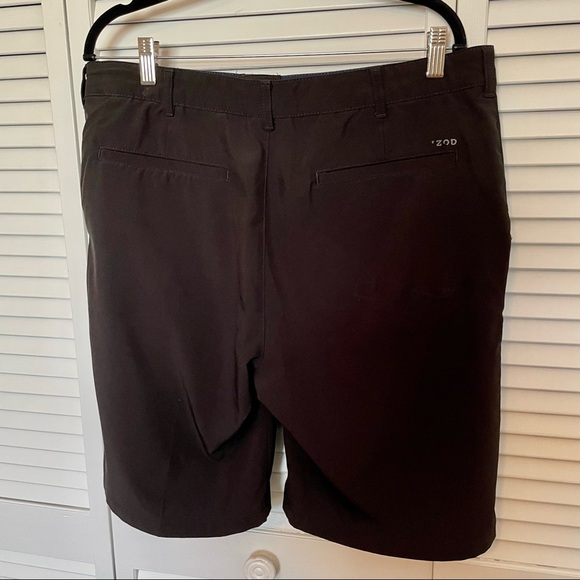 Men’s Izod Golf Shorts - Size 36 - Picture 3 of 4